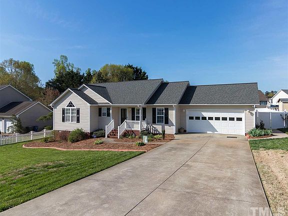 3rd image of 706 Rockwood Dr