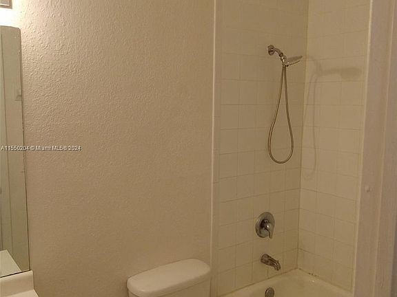 3rd image of 2758 SE 17th Ave Unit 202