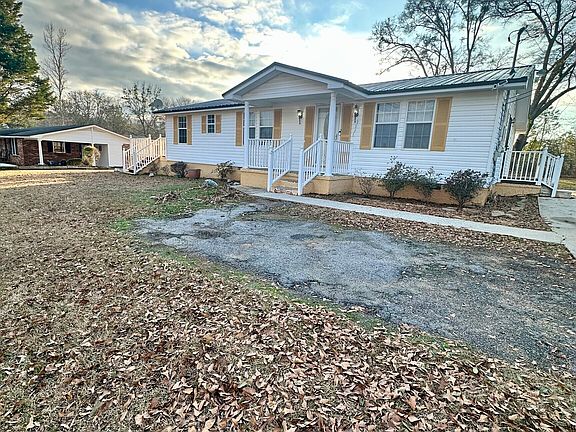 3rd image of 1111 Adrian Cir