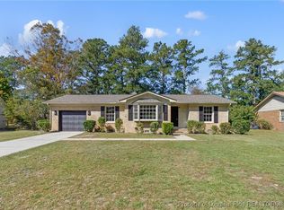 946 Dandridge Dr, Fayetteville, NC 28303