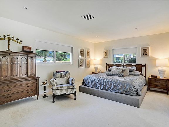 3rd image of 1000 S Southlake Dr