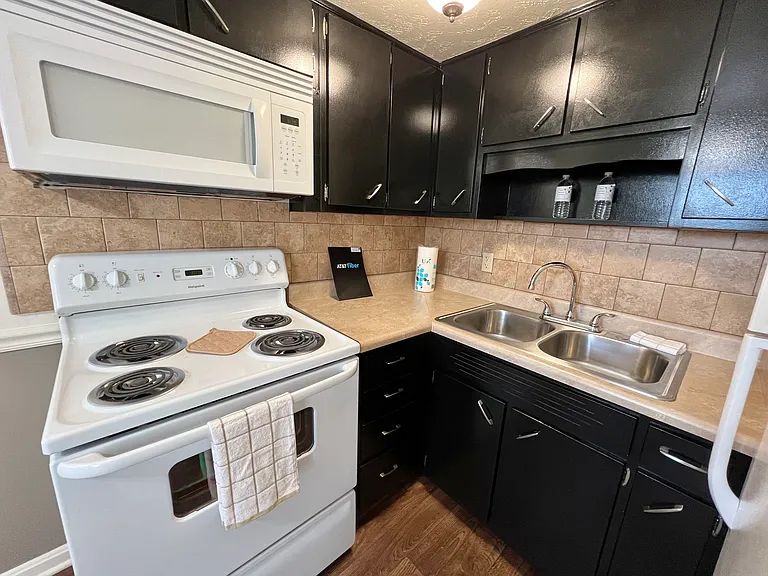 Mayfair Apartments — Photo 67