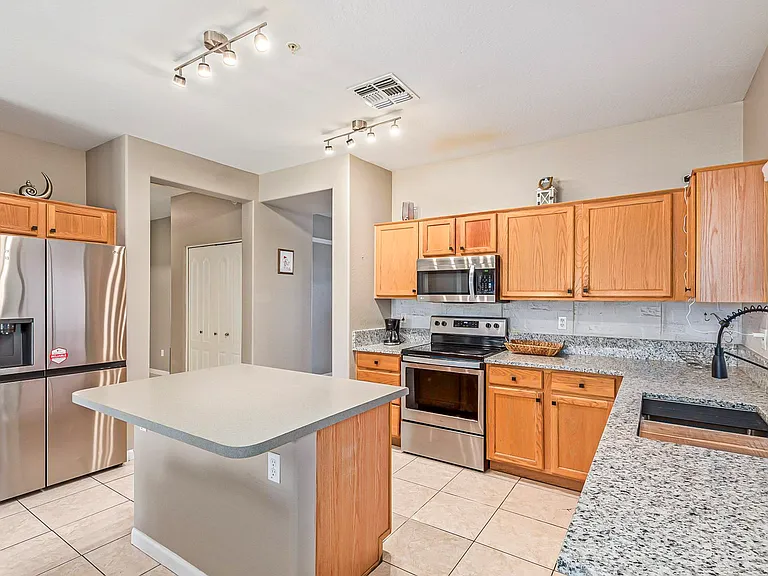 W Country Gables Dr — Photo 10