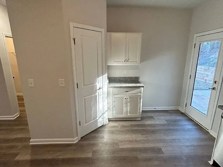 219 Oakwood Dr NW — Photo 9