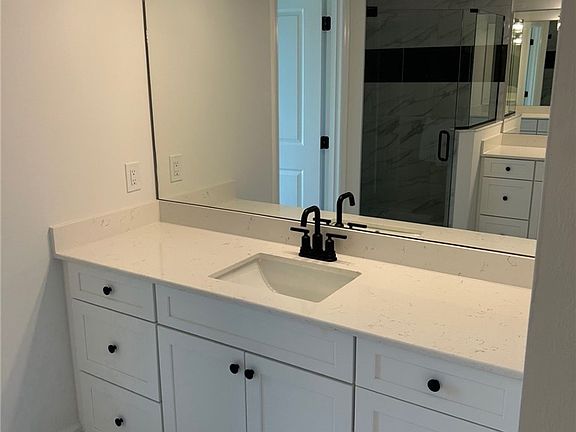 3rd image of 439 Rathburn St