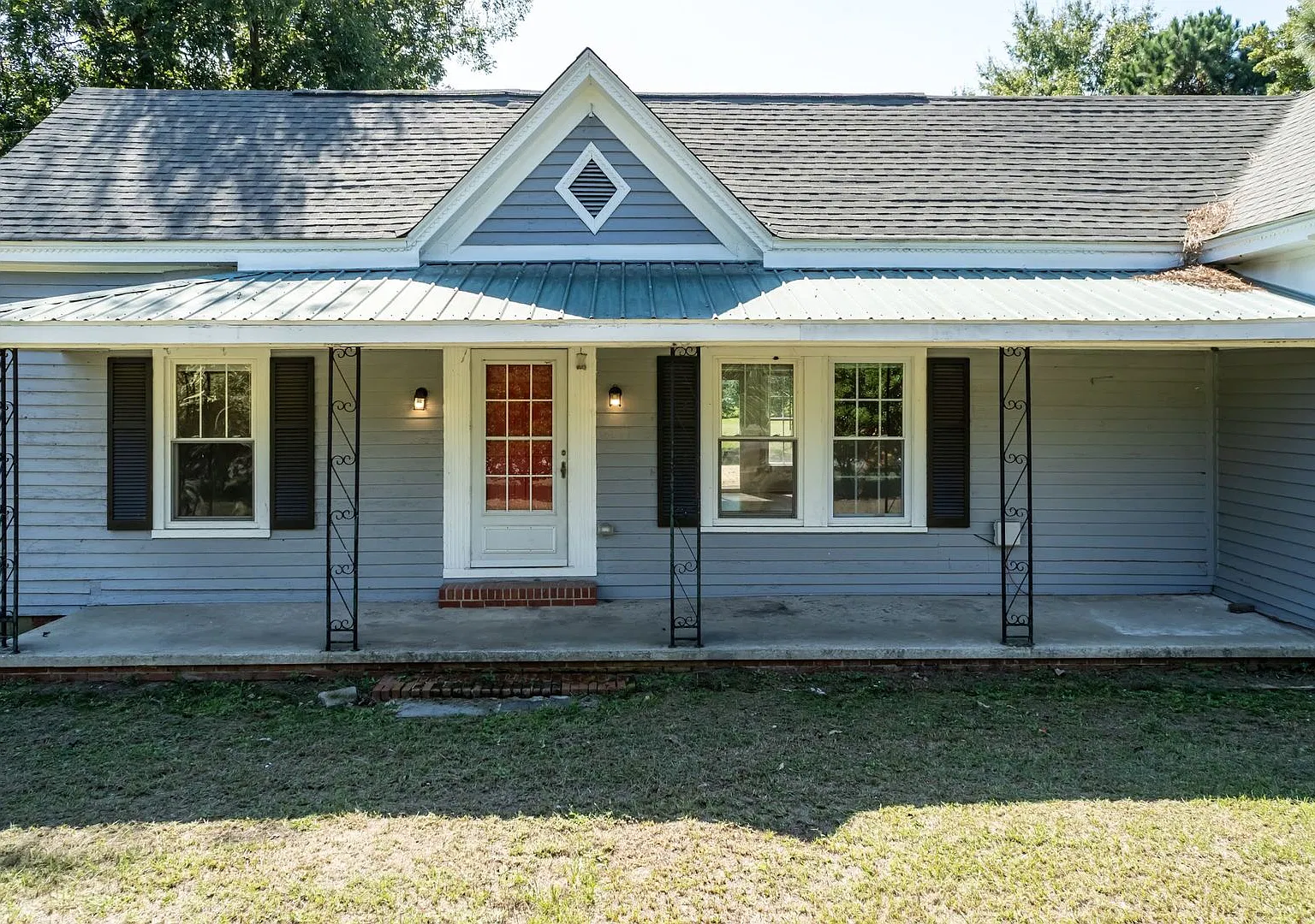 Three Bedroom Home — Photo 2