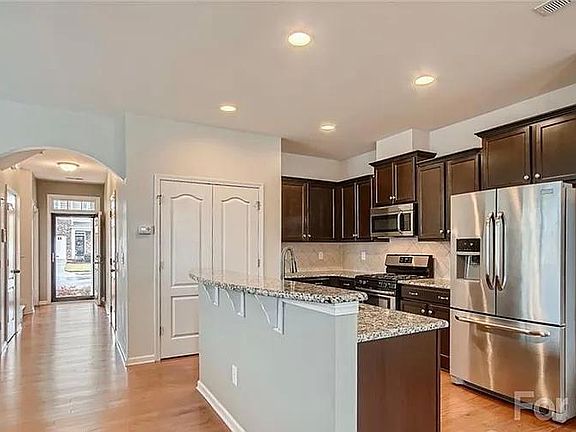 3rd image of 3302 Yarmouth Ln