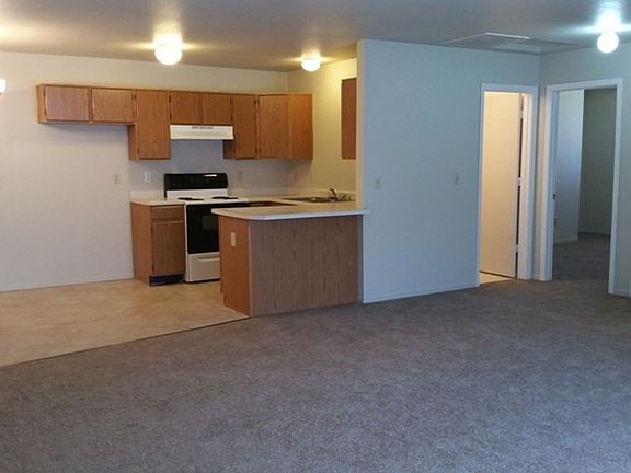 5th image of 328 Sweetwater Cir Unit B