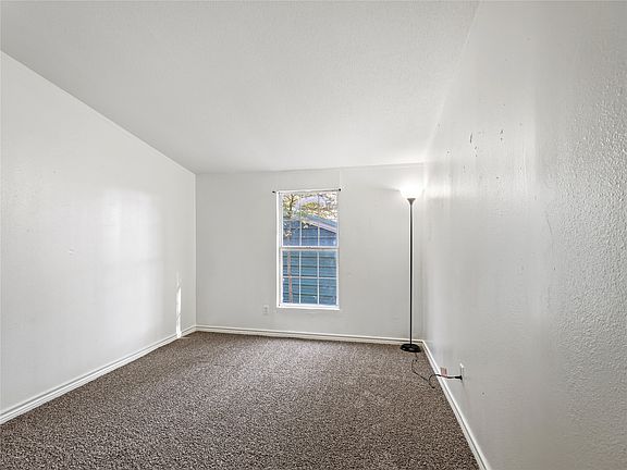 18th image of 202 Forgotten Ln
