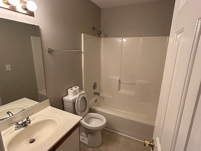 106 H Breezewood Dr — Photo 7
