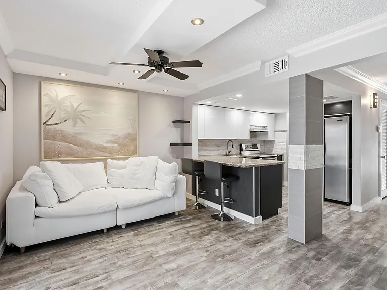 721 SE 1st Way #C11 — Photo 13