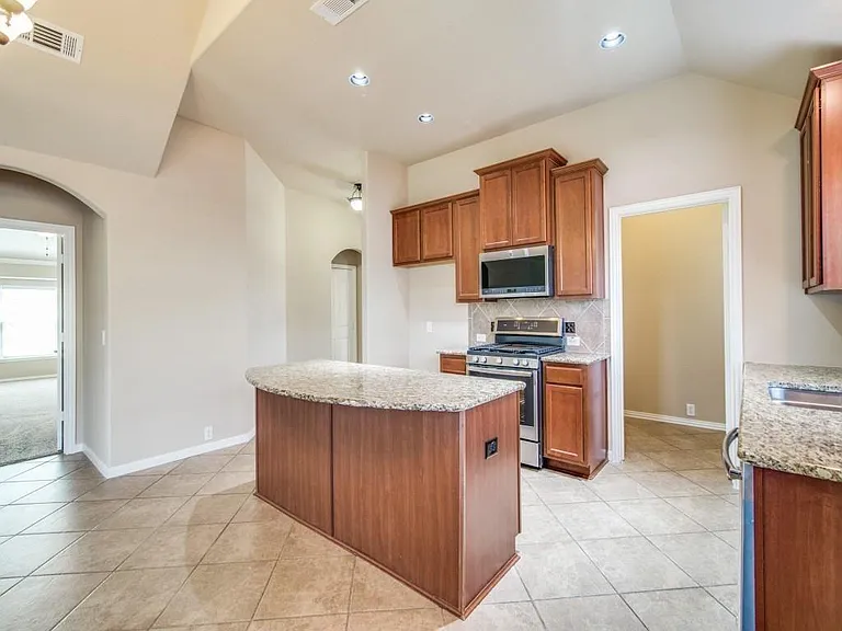 1410 Cedar Ridge Dr — Photo 6