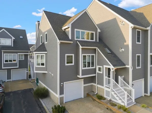 700 Shore Dr #9-901, Fall River, MA 02721