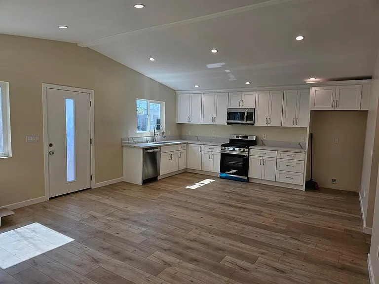 17620 Los Alimos St — Photo 6