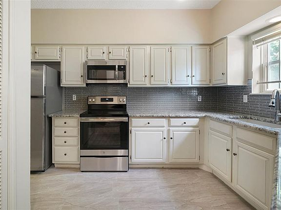 3rd image of 5939 Woodway Place Ct