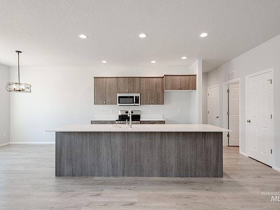 3rd image of 202 Goldstone Ave
