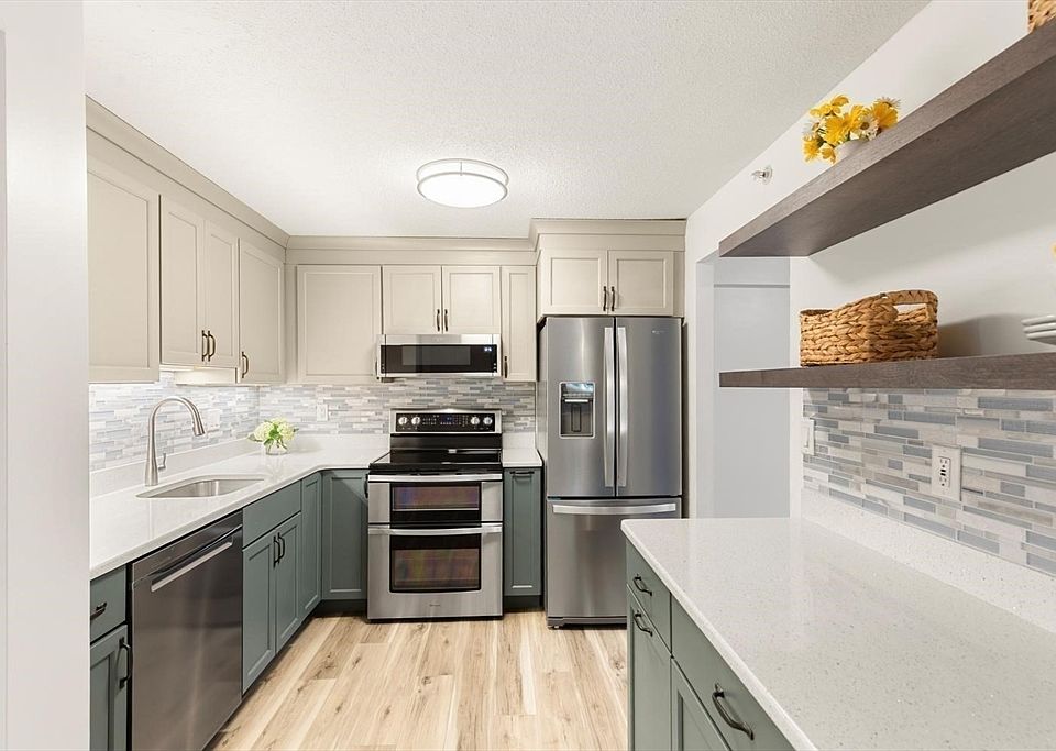 1st image of 7 Birchwood Point #102