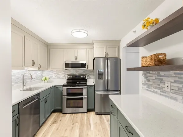 7 Birchwood Point #102, Amesbury, MA 01913
