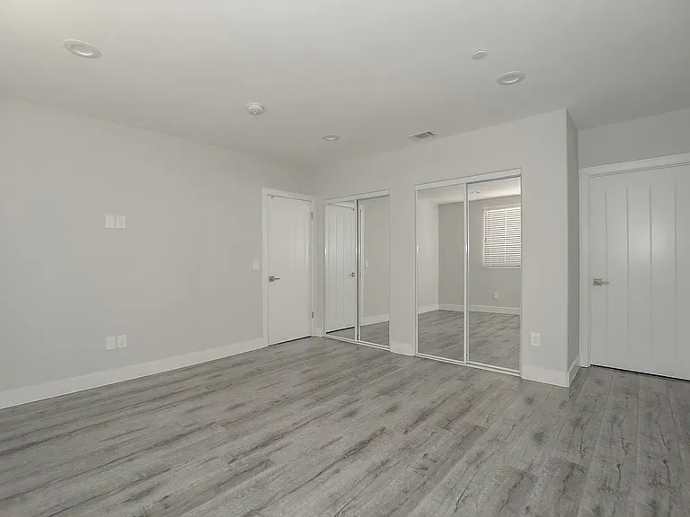 3915 Brighton Ave #1/2 — Photo 10