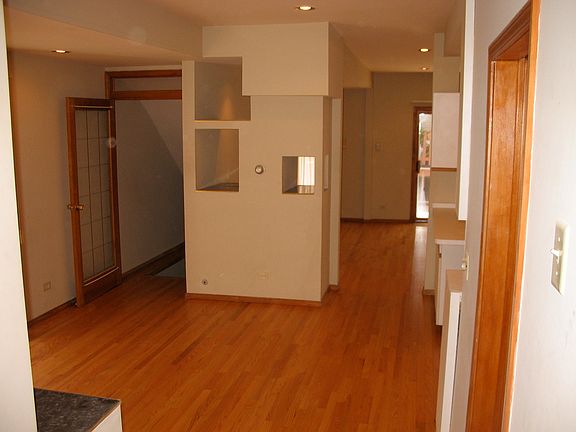 4th image of 1238 W Henderson St #Ch
