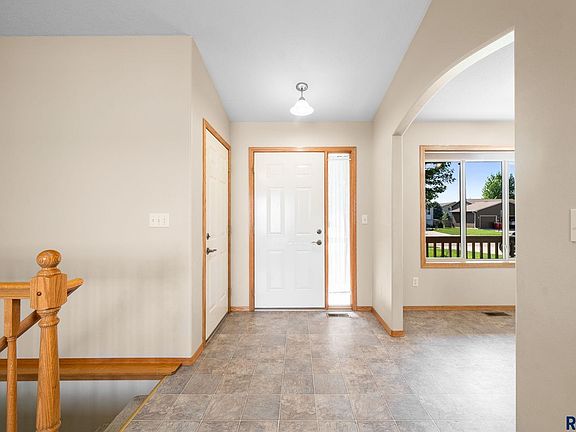 3rd image of 808 S Whitewood Ave