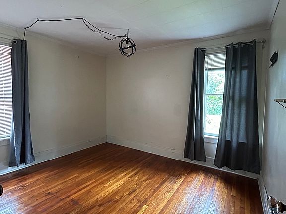 4th image of 63 Virgil Ave