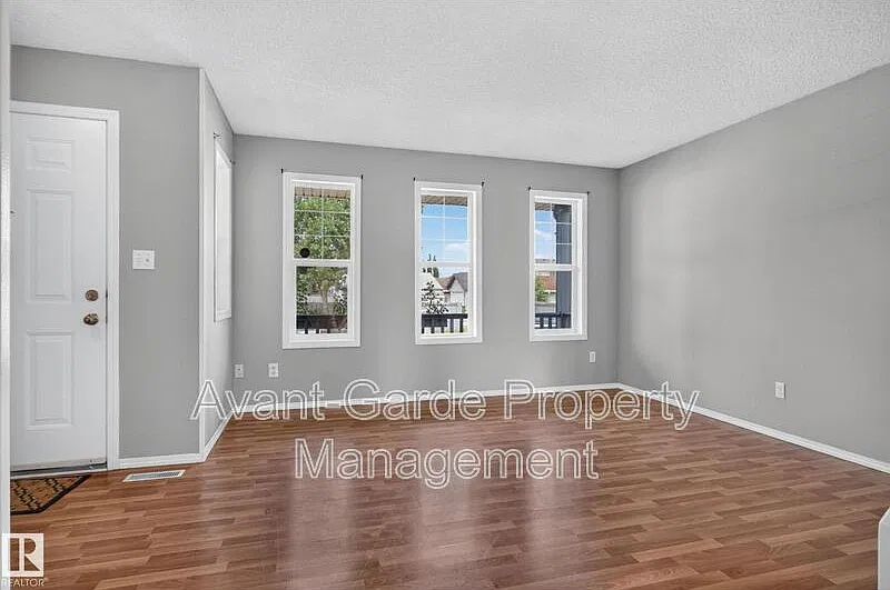 4 bed, 3.5 bath, 1378 sqft, $2,495 — Photo 2