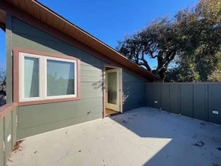481 Hillview St — Photo 8