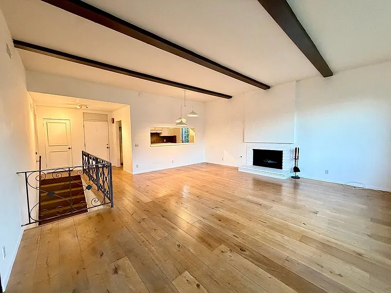 8743 Hollywood Hills Rd — Photo 1