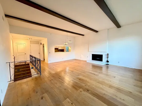 8743 Hollywood Hills Rd, Los Angeles, CA 90046