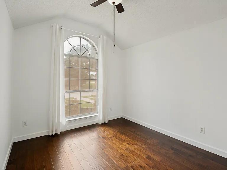 8160 Tower Rd — Photo 20
