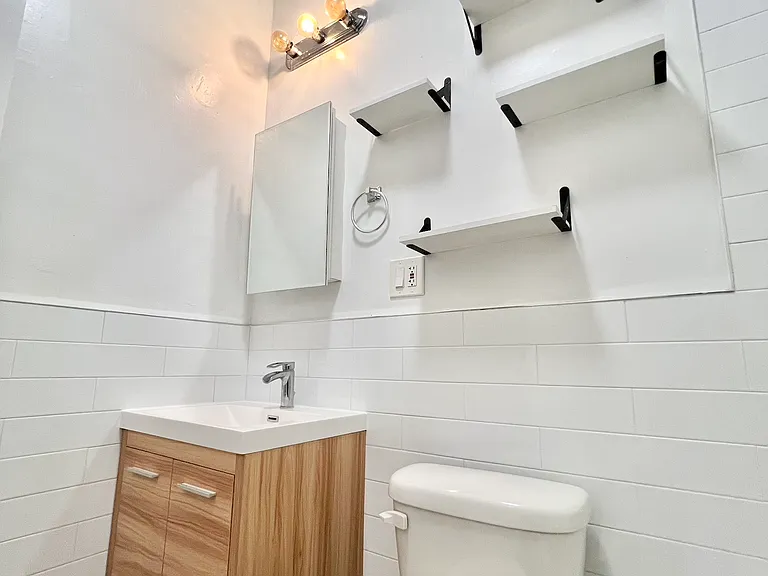 644 Wilson Ave #1 — Photo 11