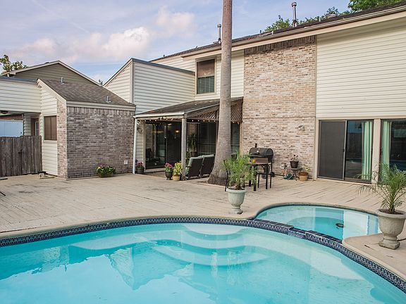 Pool has heater and spa