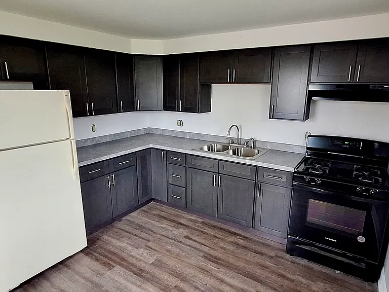 654 W Main St #18 — Photo 1
