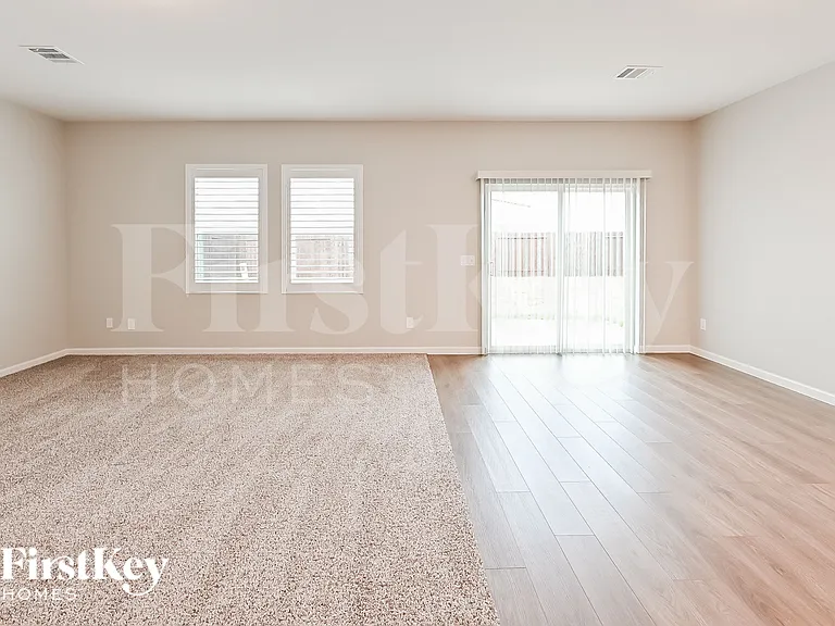 10080 Pappas Dr — Photo 5