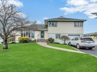 239 Wyngate Dr, Massapequa, NY 11758