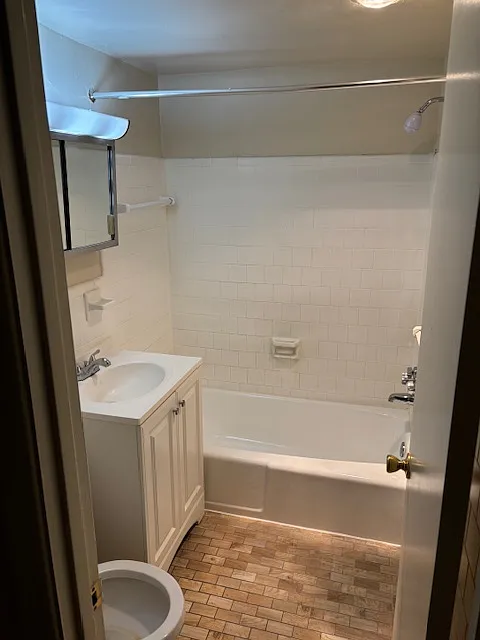 3 bed, 864 sqft, $1,000 — Photo 4