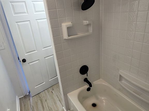 4th image of 98 Lincoln Ave #1