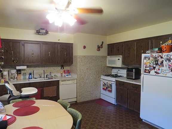 5th image of 16457 Blair Ln
