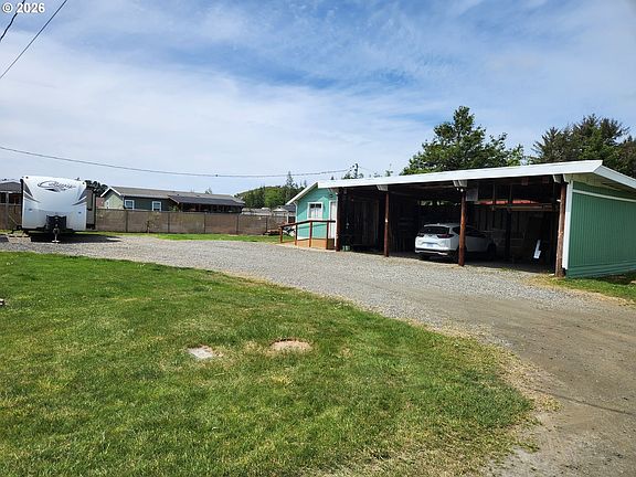 4th image of 435 Rugh Ln