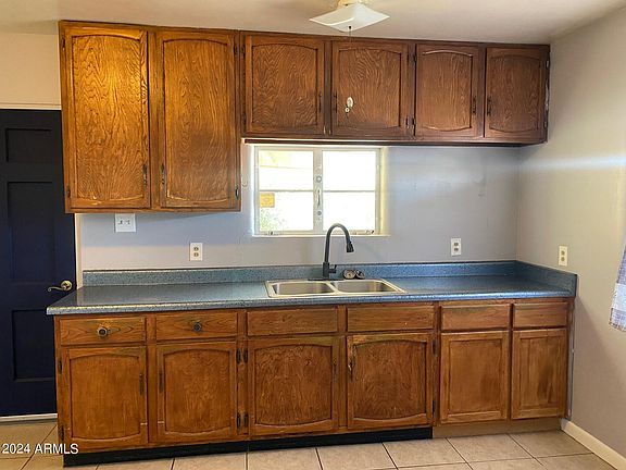 2nd image of 305 E BEECH Avenue