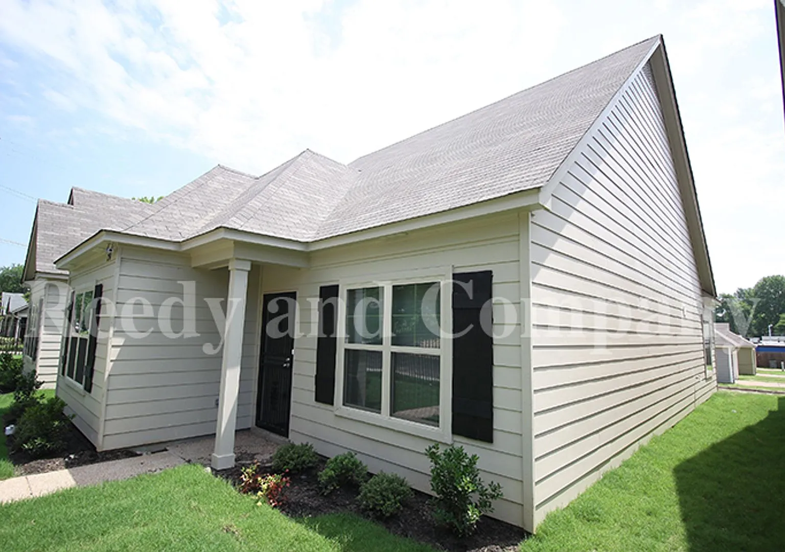 Welcome to 250 N Claybrook Street! — Photo 2