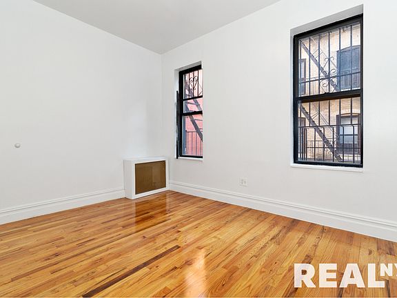 5th image of 160 Waverly Pl APT 9
