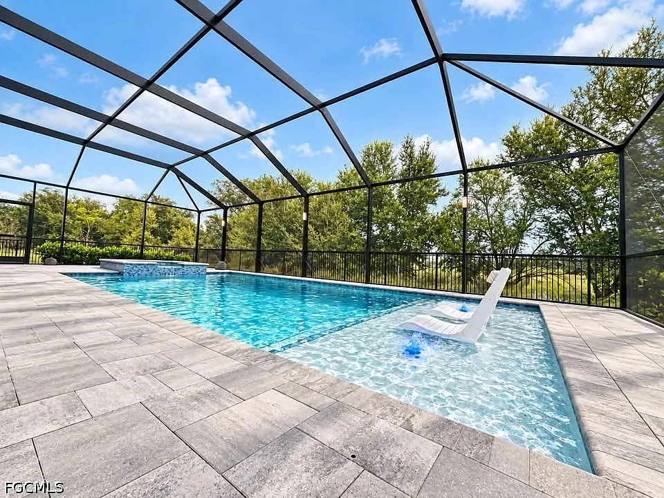 6 bed, 3.0 bath, 3464 sqft, $8,000 — Photo 2