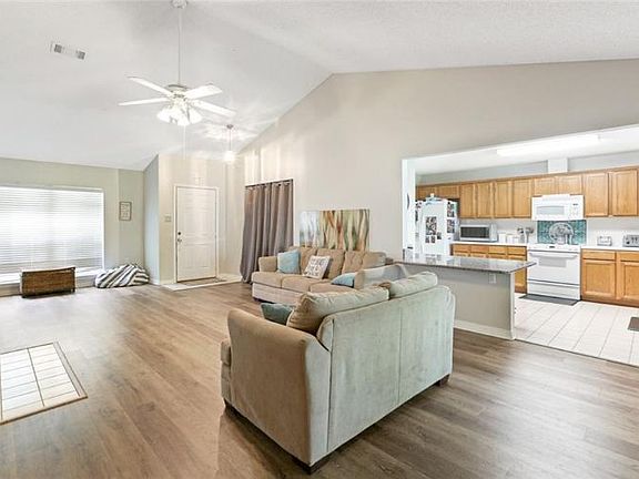 4th image of 1042 Breckenridge Dr