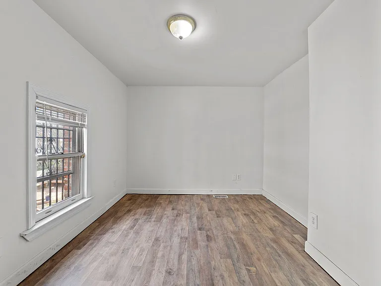 931 W Clay St — Photo 14