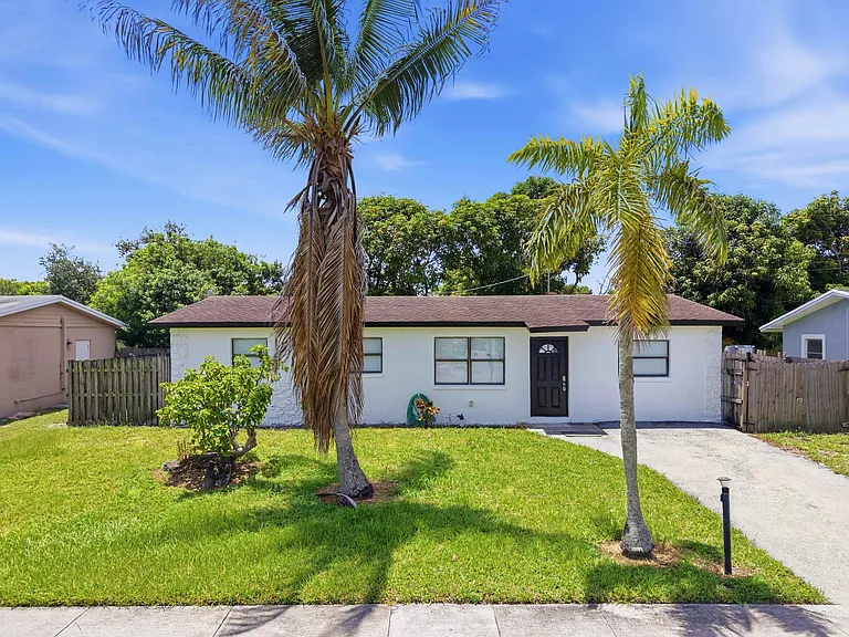 4862 Andros Dr — Photo 2
