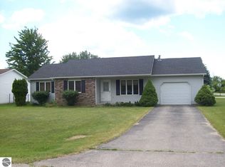 153 Roberta Dr, Tawas City, MI 48763