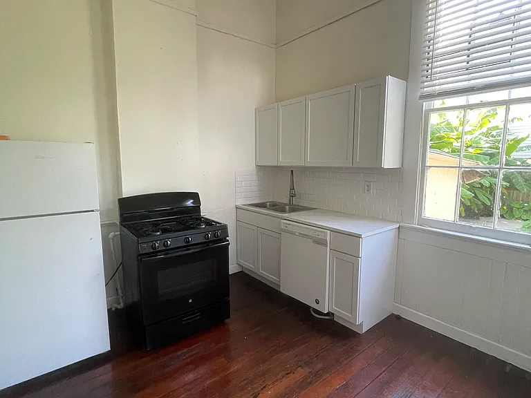 4907 Camp St #B — Photo 5