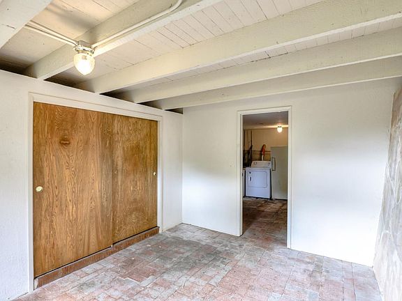 4th image of 647 Francisco St